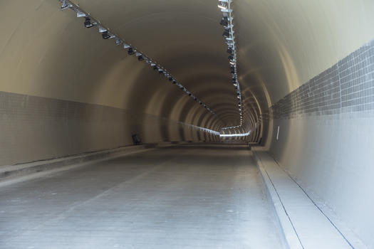 宽广延伸隧道公路素材图片素材免费下载