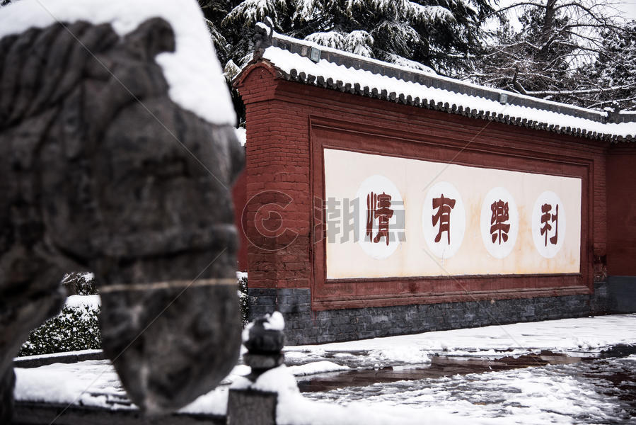 白马驮经-雪中白马寺图片素材免费下载