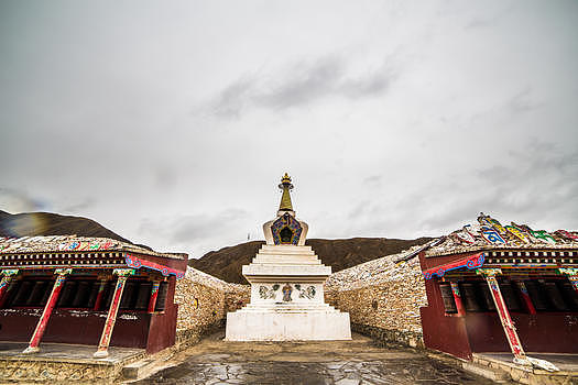 藏传佛教白塔图片素材免费下载