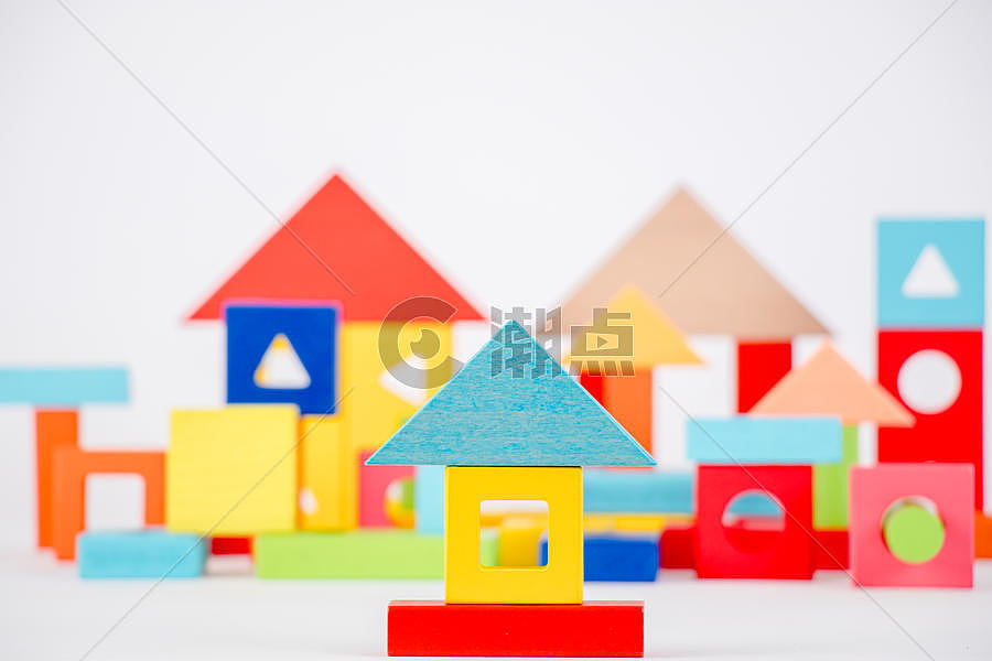 儿童积木彩色房子白底图片素材免费下载