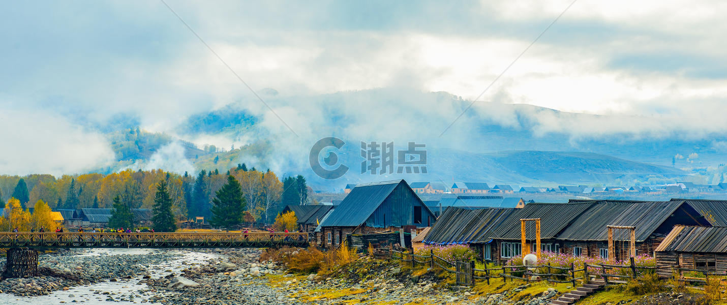 云雾下的村庄图片素材免费下载