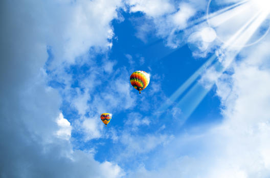 创意热气球天空图片素材免费下载