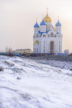 雪中白色教堂图片素材免费下载