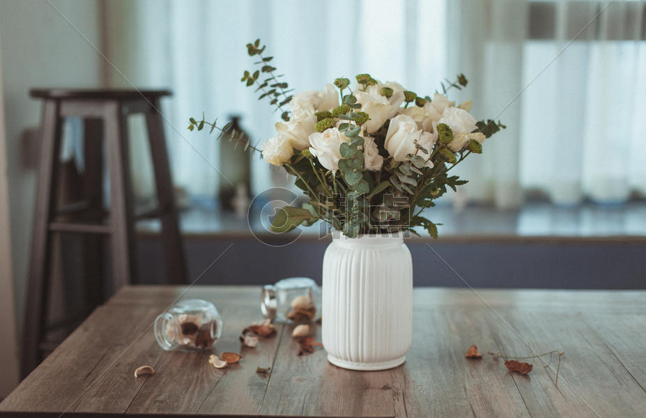 文艺清新的室内花卉图片素材免费下载