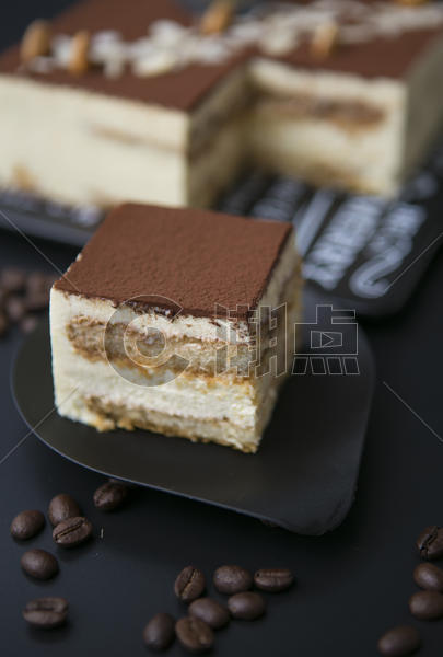 切块的方形提拉米苏蛋糕图片素材免费下载