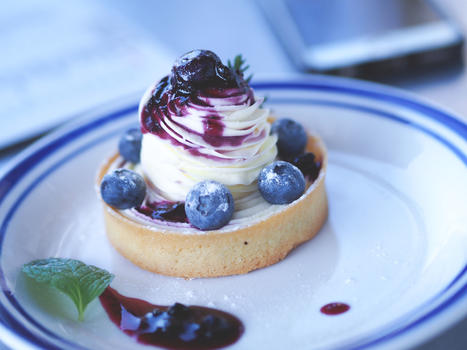 厦门甜品店的蓝莓塔图片素材免费下载