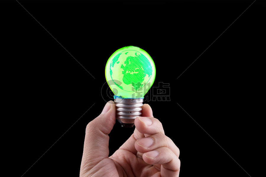 绿色灯泡上的地球图案图片素材免费下载