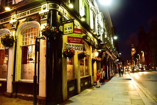 夜晚英国利物浦酒吧街图片素材免费下载