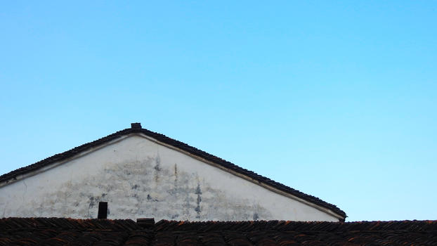 蓝色天空下的老房子图片素材免费下载