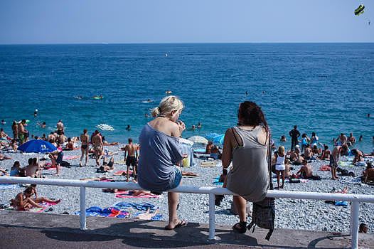 地中海夏天的阳光海滨以及美女背影图片素材免费下载