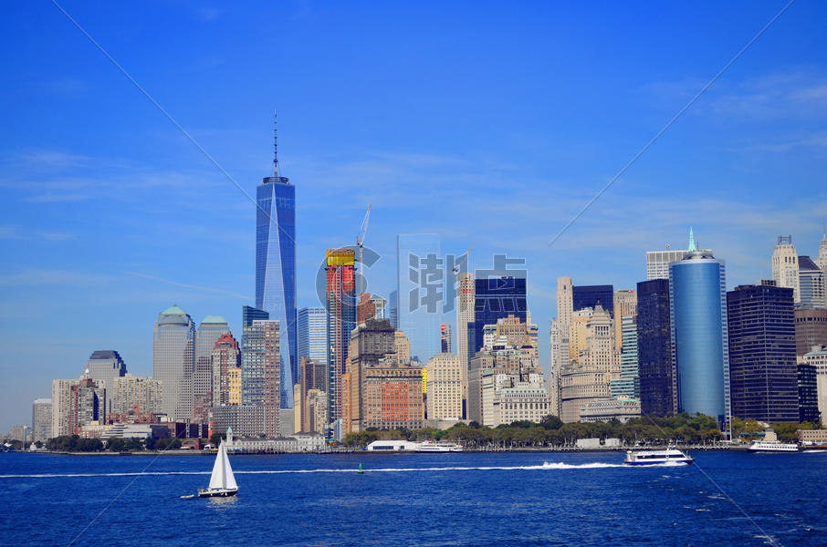 天空下纽约曼哈顿城市风光图片素材免费下载