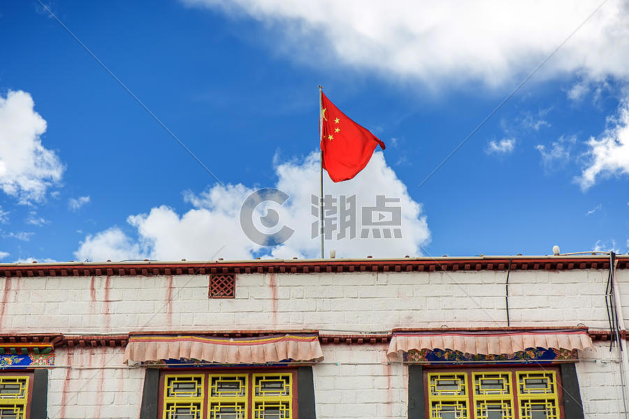 西藏蓝天下的五星红旗图片免费下载图片素材免费下载