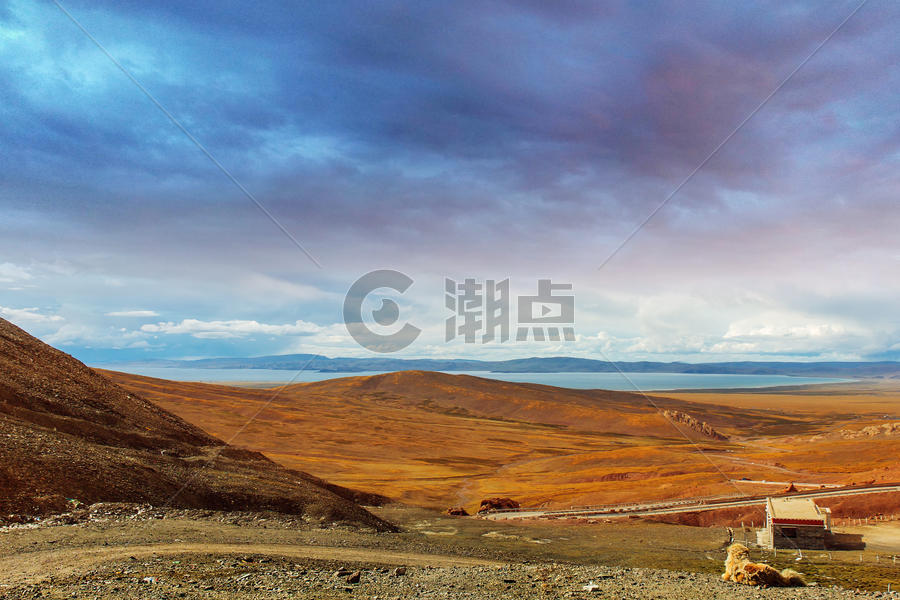 西藏纳木错湖夕阳下的美景图片素材免费下载