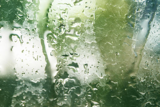 晴天小雨、雨滴、玻璃、天空背景图片素材免费下载