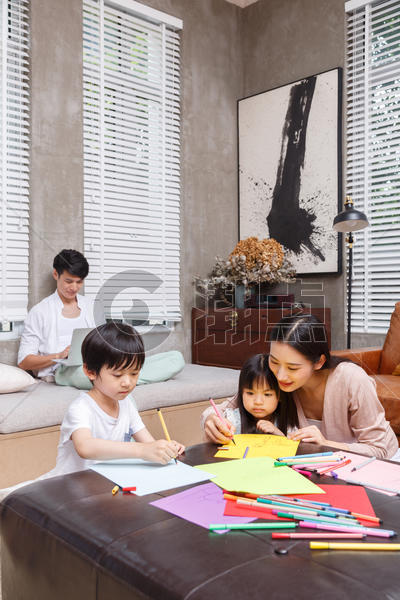 家庭亲子绘画大赛图片素材免费下载
