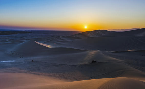 沙漠之海的一缕晨光图片素材免费下载