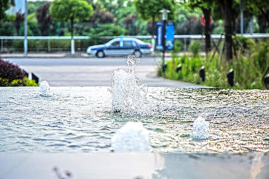 公园喷泉的动态水花图片素材免费下载