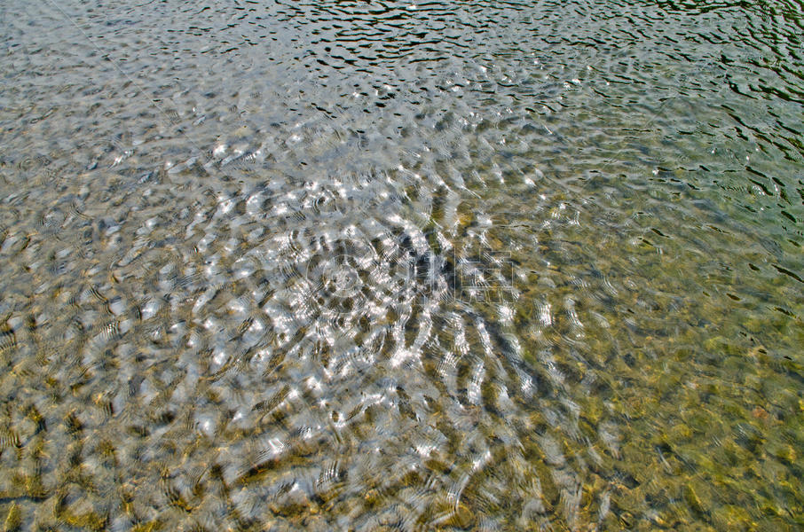 清凉的河水水纹图片素材免费下载