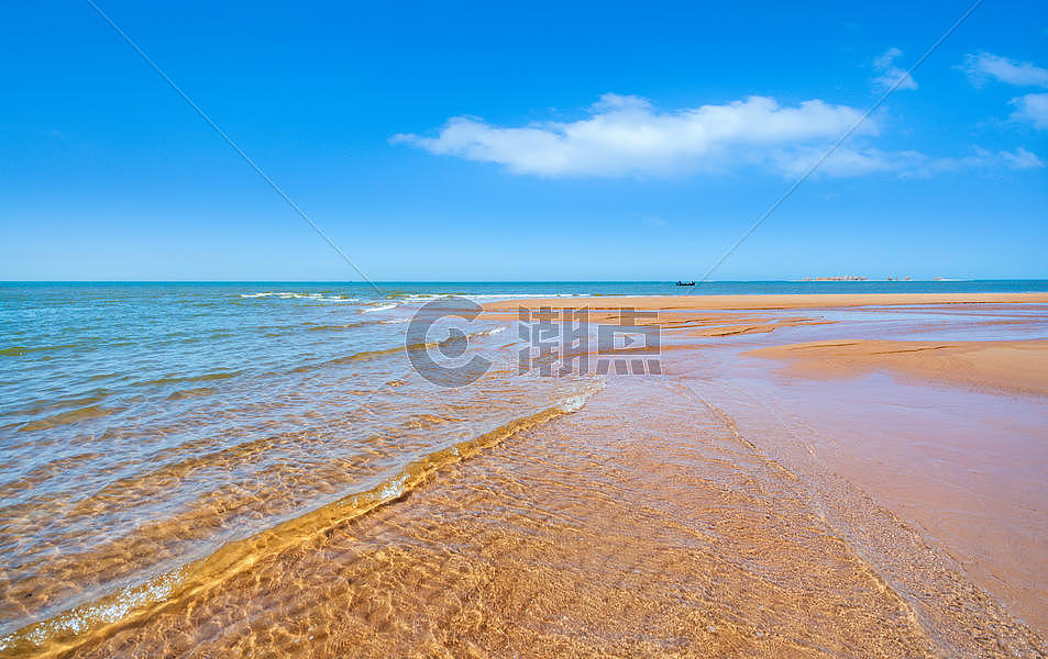 蓝天白云沙滩海浪图片素材免费下载
