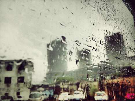 雨天-车窗上的雨水图片素材免费下载