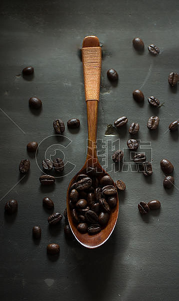 咖啡豆和木勺子图片素材免费下载