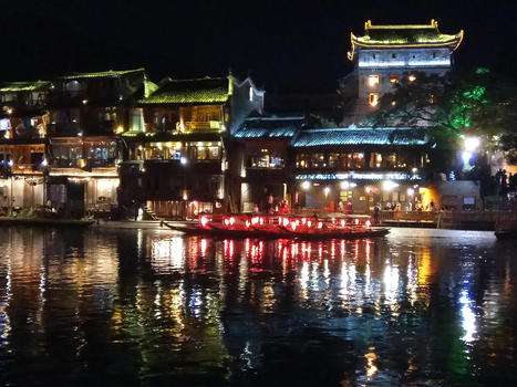 凤凰古城夜景图片素材免费下载