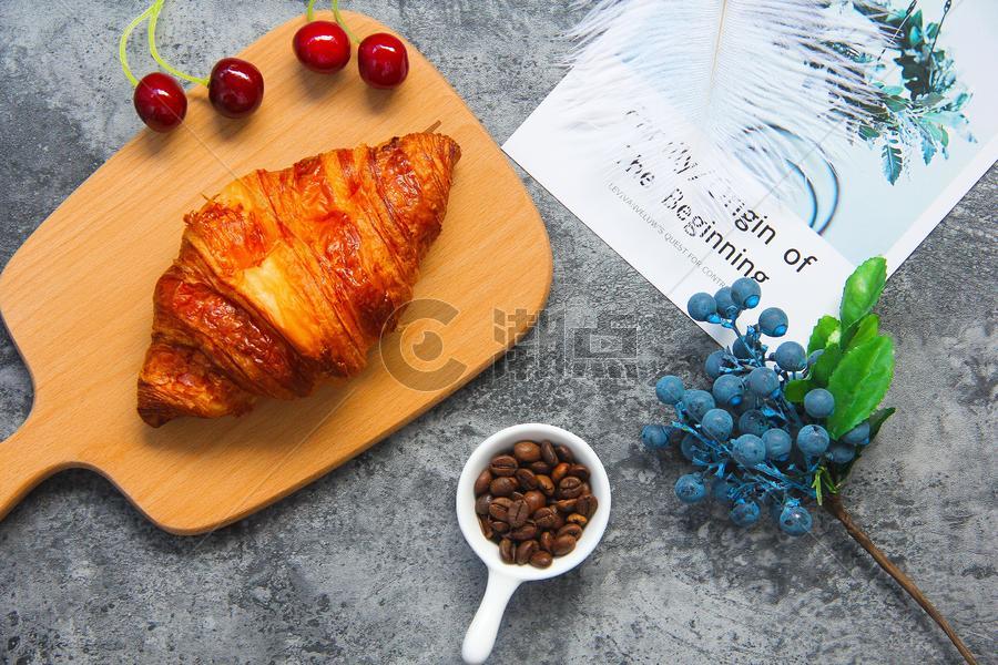 牛角面包营养早餐图片素材免费下载