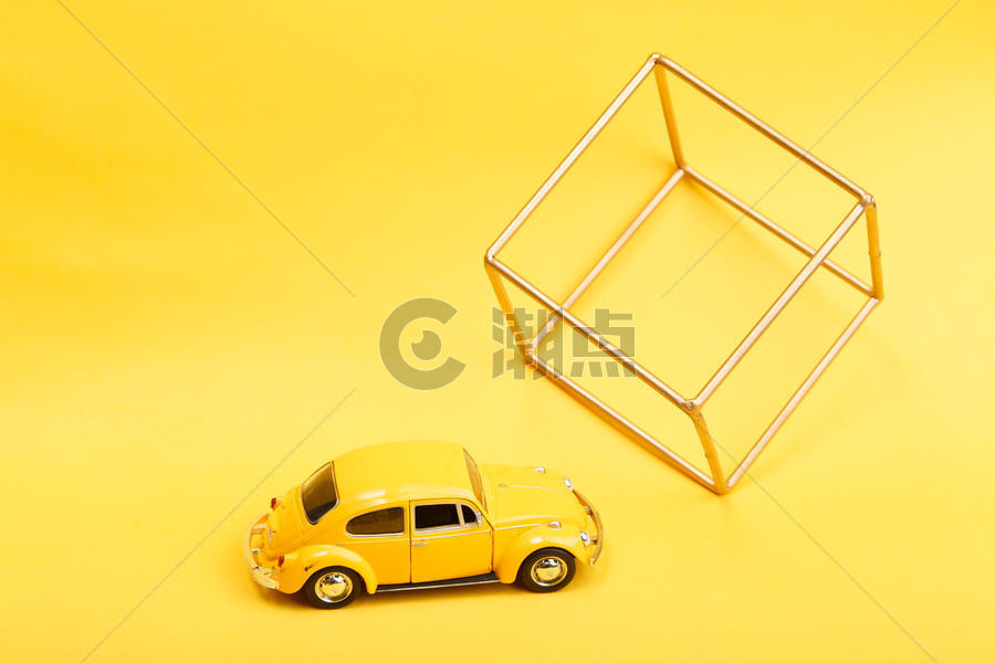 小汽车和正方体图片素材免费下载