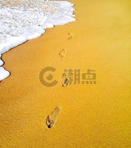 沙滩脚印图片素材免费下载