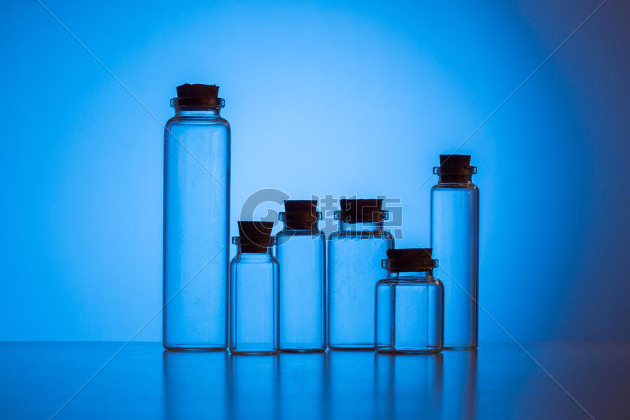 玻璃试剂瓶组合图片素材免费下载