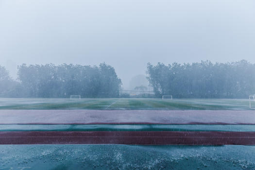校园操场暴雨天气素材图片素材免费下载