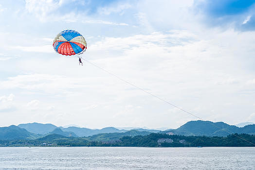 临安青山湖水上降落伞图片素材免费下载