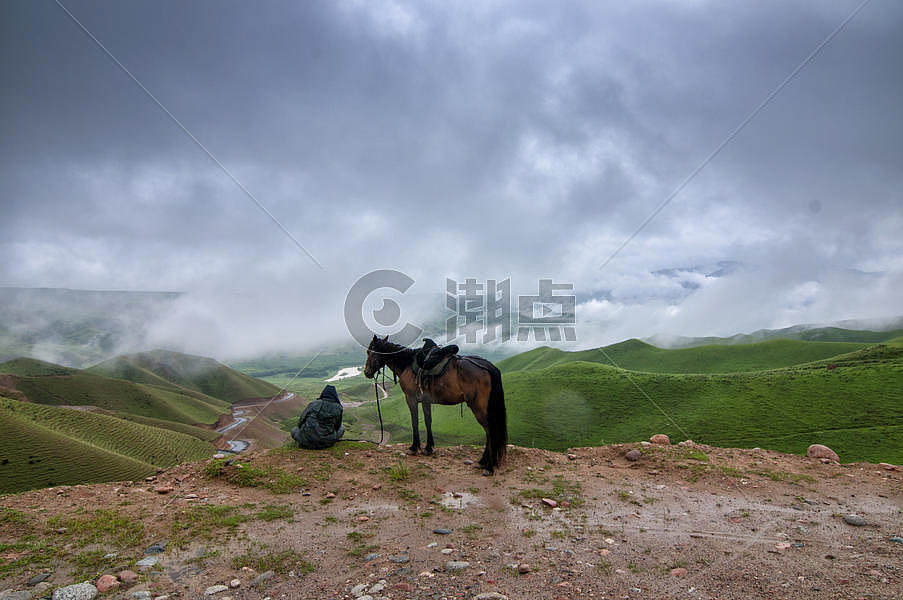 新疆牧羊人与马图片素材免费下载