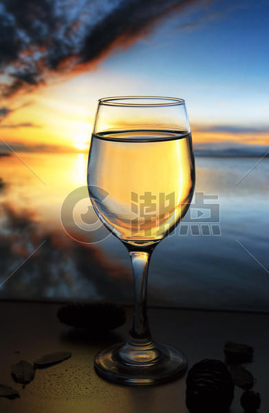创意玻璃杯静物摄影图片素材免费下载