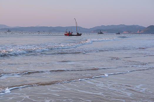 海边渔船捕鱼风景图片素材免费下载