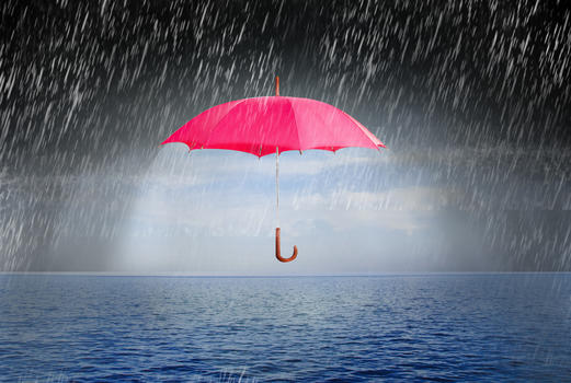 雨中的雨伞图片素材免费下载