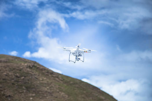 无人机在藏区飞行图片素材免费下载