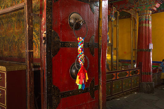 西藏拉萨大昭寺特写的门图片素材免费下载