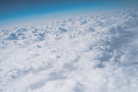 蓝天白云朵朵卷层云图片素材免费下载