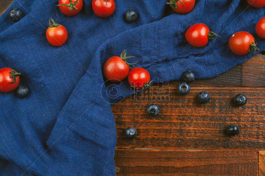 西红柿与蓝莓图片素材免费下载