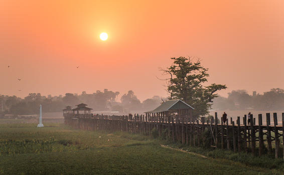 风景如画的缅甸乌本桥图片素材免费下载