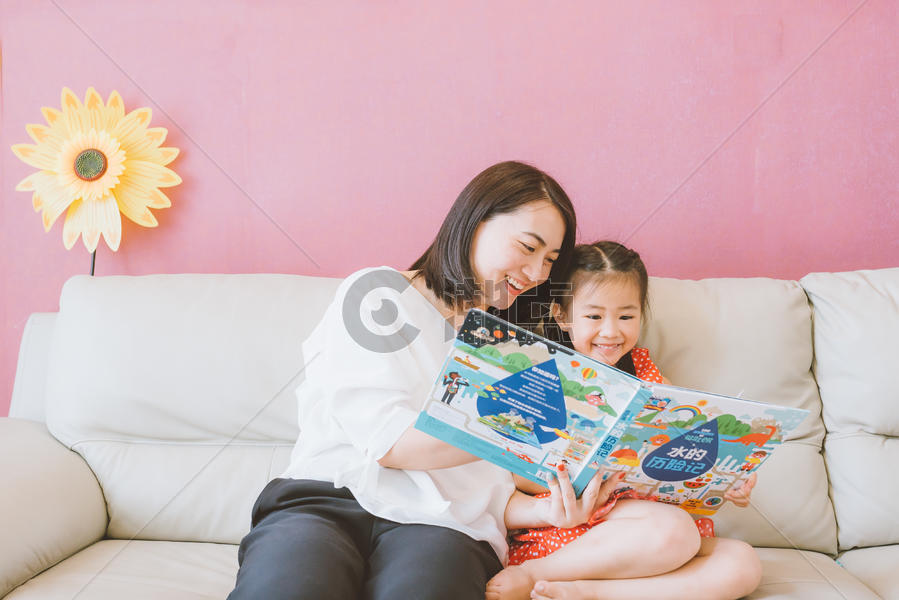 温馨家庭母女亲子教育图片素材免费下载