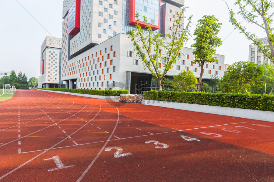 上海视觉艺术学院操场跑道图片素材免费下载