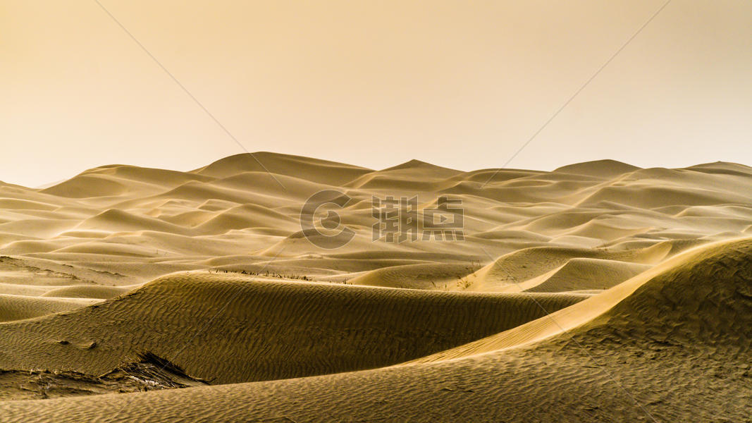 沙尘暴下的塔克拉玛干大沙漠图片素材免费下载