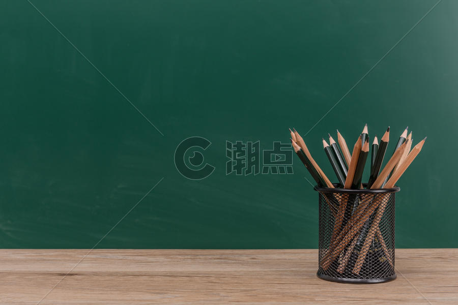 教育知识黑板铅笔棚拍图片素材免费下载