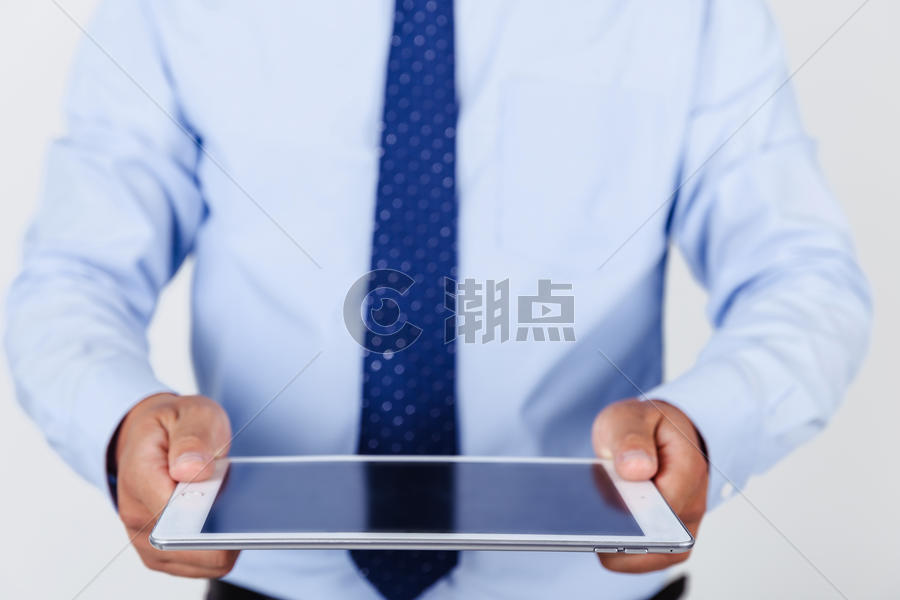 职业男性手持平板电脑图片素材免费下载