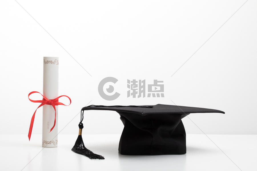 毕业证学士帽白底创意组合拍摄图片素材免费下载