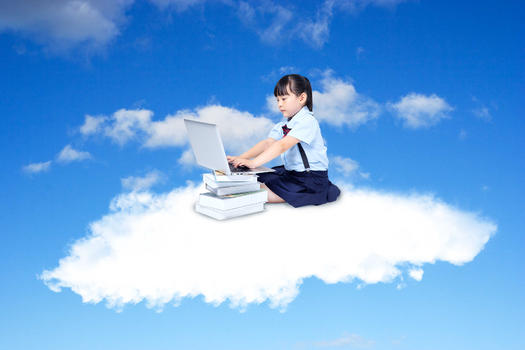 坐在云层中学习的孩子图片素材免费下载