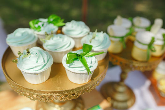 草地婚礼甜品区图片素材免费下载