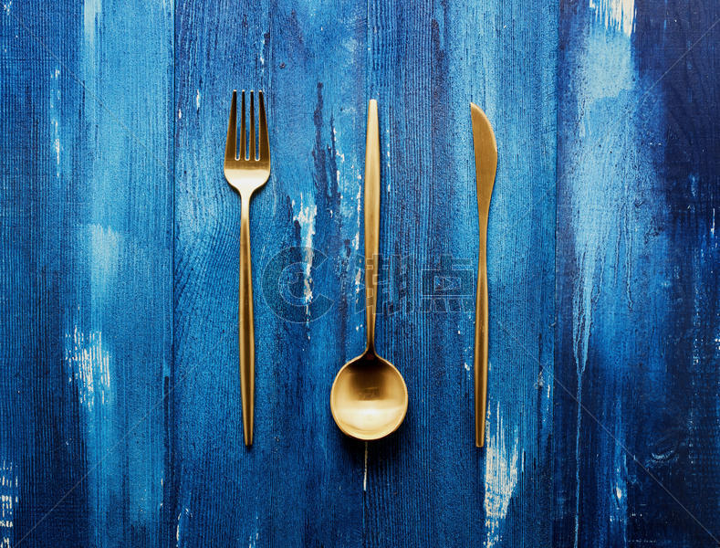 刀叉勺蓝色背景图片素材免费下载